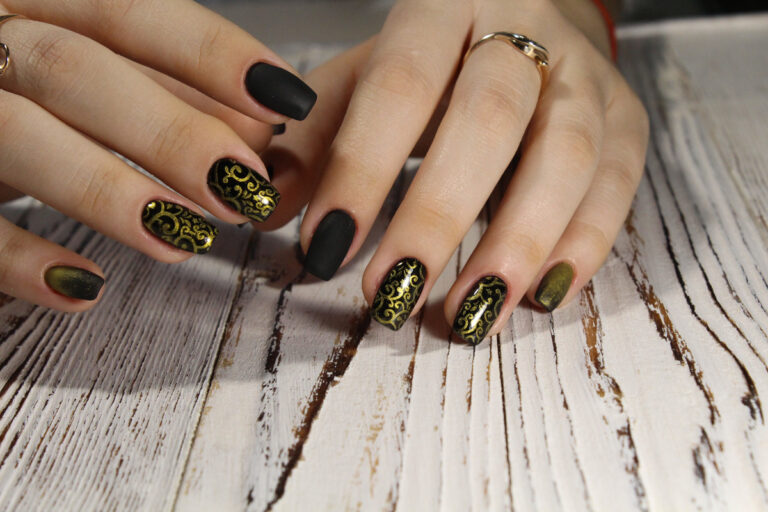 Read more about the article The Art of Nail Filing: Tips for Perfectly Shaped Nails